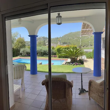 Les Columnes Villa *